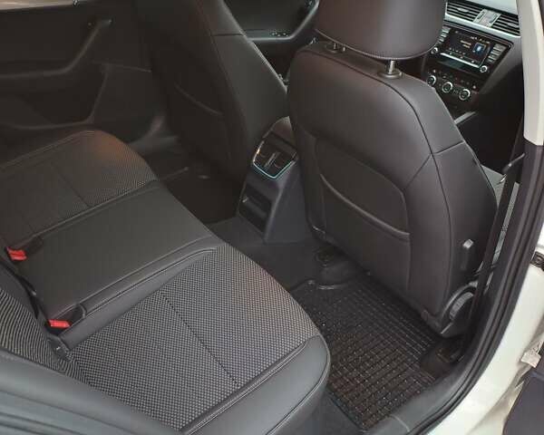 Белый Шкода Октавия, объемом двигателя 1.97 л и пробегом 257 тыс. км за 13500 $, фото 16 на Automoto.ua