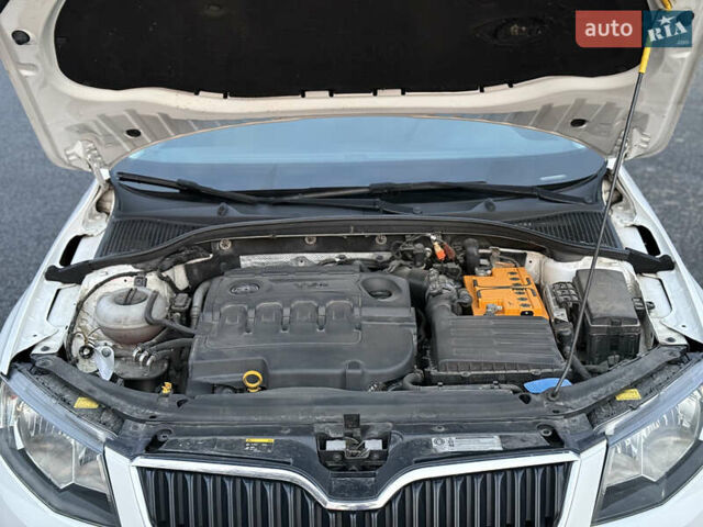 Белый Шкода Октавия, объемом двигателя 1.6 л и пробегом 283 тыс. км за 9800 $, фото 13 на Automoto.ua