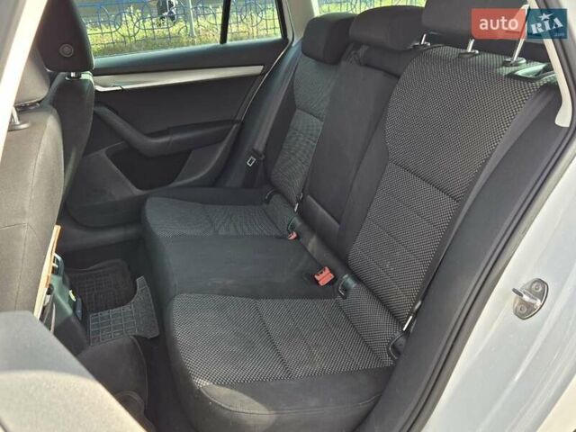 Белый Шкода Октавия, объемом двигателя 1.6 л и пробегом 305 тыс. км за 9200 $, фото 12 на Automoto.ua