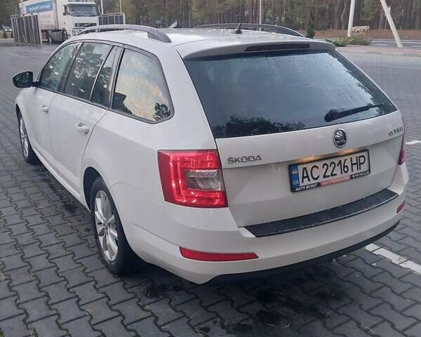 Белый Шкода Октавия, объемом двигателя 1.6 л и пробегом 303 тыс. км за 11400 $, фото 3 на Automoto.ua