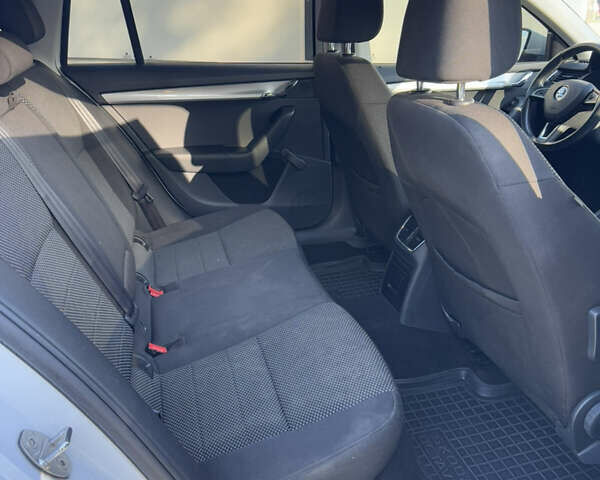 Білий Шкода Октавія, об'ємом двигуна 1.97 л та пробігом 225 тис. км за 12600 $, фото 39 на Automoto.ua