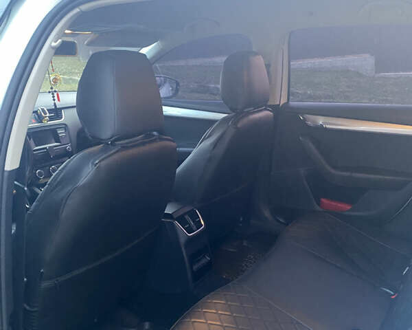 Білий Шкода Октавія, об'ємом двигуна 1.97 л та пробігом 333 тис. км за 11700 $, фото 4 на Automoto.ua