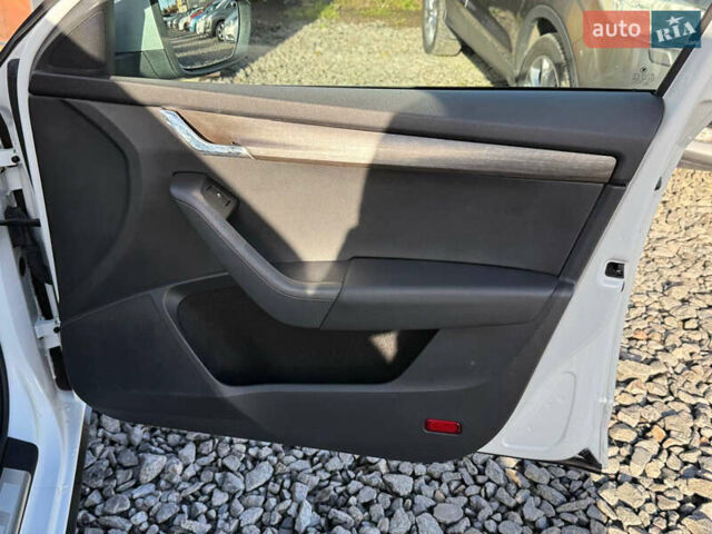Білий Шкода Октавія, об'ємом двигуна 2 л та пробігом 234 тис. км за 14999 $, фото 42 на Automoto.ua