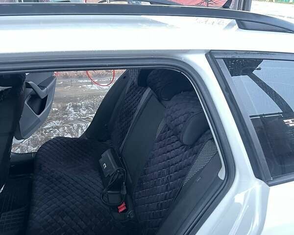 Белый Шкода Октавия, объемом двигателя 1.6 л и пробегом 179 тыс. км за 11200 $, фото 5 на Automoto.ua