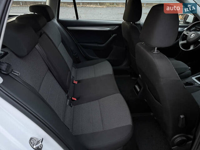 Белый Шкода Октавия, объемом двигателя 1.6 л и пробегом 283 тыс. км за 9800 $, фото 21 на Automoto.ua