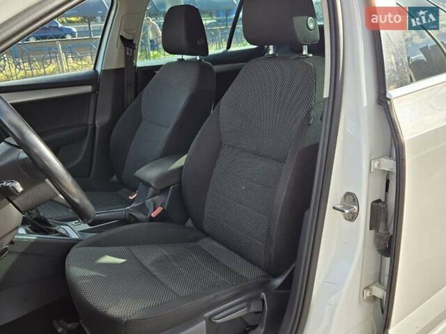 Белый Шкода Октавия, объемом двигателя 1.6 л и пробегом 305 тыс. км за 9200 $, фото 8 на Automoto.ua