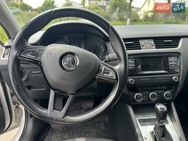 Белый Шкода Октавия, объемом двигателя 1.97 л и пробегом 286 тыс. км за 12500 $, фото 2 на Automoto.ua