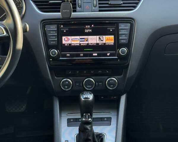 Білий Шкода Октавія, об'ємом двигуна 1.97 л та пробігом 225 тис. км за 12600 $, фото 35 на Automoto.ua