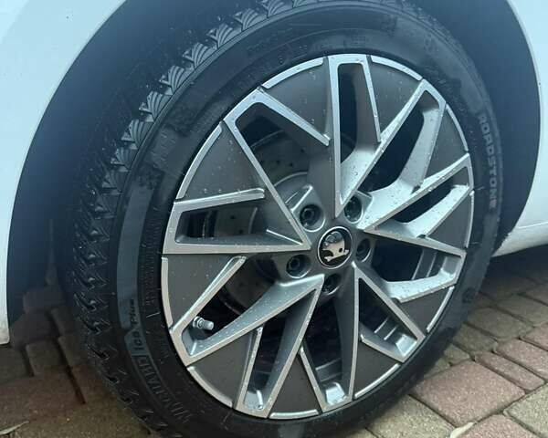 Белый Шкода Октавия, объемом двигателя 1.97 л и пробегом 300 тыс. км за 12500 $, фото 16 на Automoto.ua