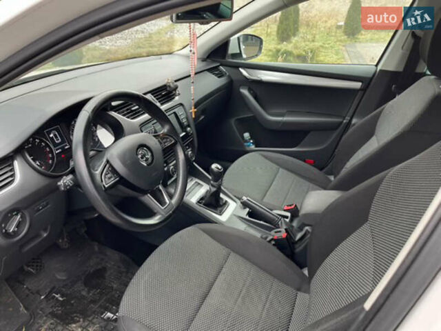 Белый Шкода Октавия, объемом двигателя 1.97 л и пробегом 320 тыс. км за 11800 $, фото 8 на Automoto.ua