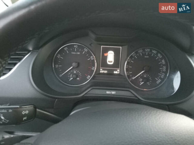 Белый Шкода Октавия, объемом двигателя 1.4 л и пробегом 237 тыс. км за 12800 $, фото 12 на Automoto.ua