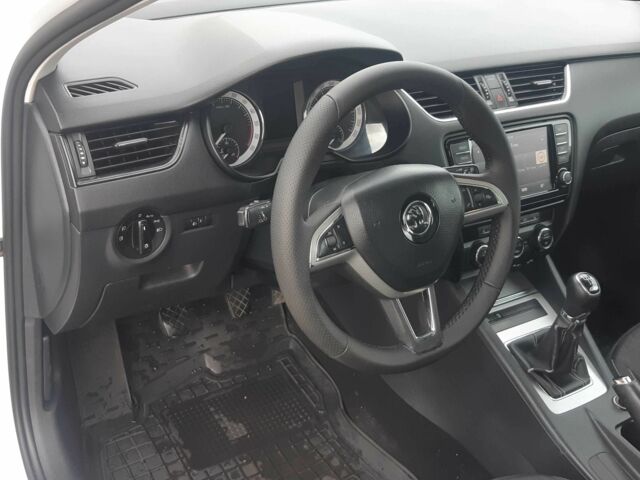 Белый Шкода Октавия, объемом двигателя 1.6 л и пробегом 317 тыс. км за 9100 $, фото 1 на Automoto.ua