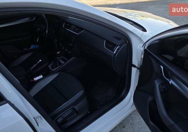 Білий Шкода Октавія, об'ємом двигуна 2 л та пробігом 230 тис. км за 12300 $, фото 22 на Automoto.ua