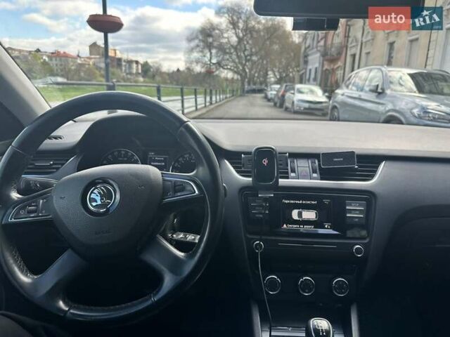Белый Шкода Октавия, объемом двигателя 1.6 л и пробегом 299 тыс. км за 9000 $, фото 6 на Automoto.ua