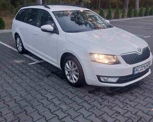 Белый Шкода Октавия, объемом двигателя 1.6 л и пробегом 303 тыс. км за 11400 $, фото 2 на Automoto.ua