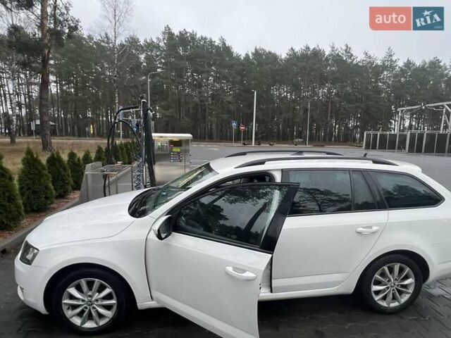 Білий Шкода Октавія, об'ємом двигуна 1.6 л та пробігом 305 тис. км за 11400 $, фото 5 на Automoto.ua
