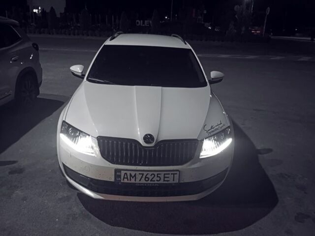 Белый Шкода Октавия, объемом двигателя 2 л и пробегом 280 тыс. км за 12100 $, фото 4 на Automoto.ua