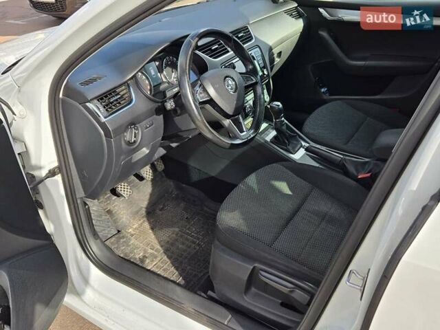 Белый Шкода Октавия, объемом двигателя 1.6 л и пробегом 305 тыс. км за 9200 $, фото 7 на Automoto.ua