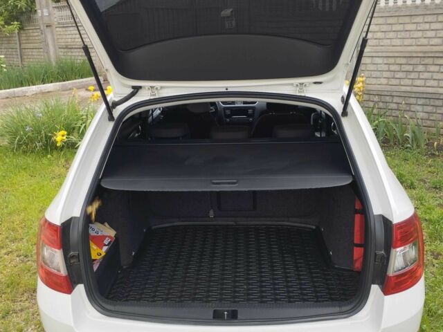 Білий Шкода Октавія, об'ємом двигуна 2 л та пробігом 350 тис. км за 13500 $, фото 5 на Automoto.ua