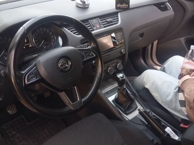 Белый Шкода Октавия, объемом двигателя 0 л и пробегом 249 тыс. км за 250 $, фото 5 на Automoto.ua