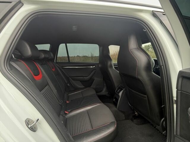 Белый Шкода Октавия, объемом двигателя 2 л и пробегом 290 тыс. км за 12100 $, фото 7 на Automoto.ua