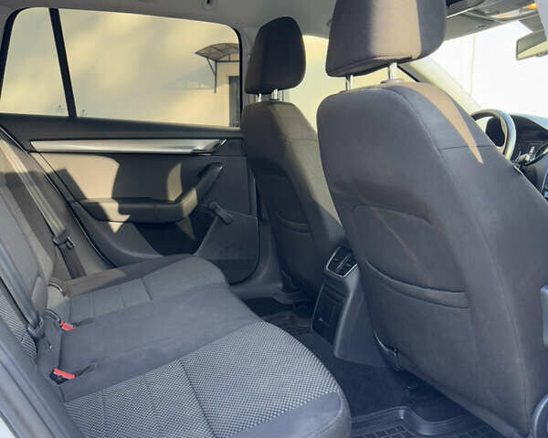 Білий Шкода Октавія, об'ємом двигуна 1.97 л та пробігом 225 тис. км за 12600 $, фото 40 на Automoto.ua