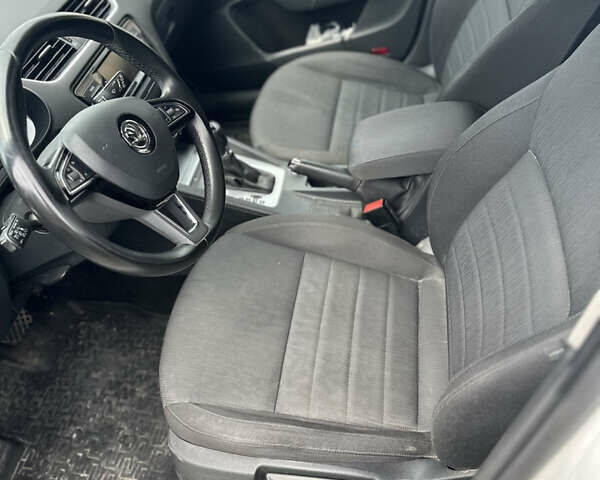 Белый Шкода Октавия, объемом двигателя 1.97 л и пробегом 286 тыс. км за 12500 $, фото 3 на Automoto.ua