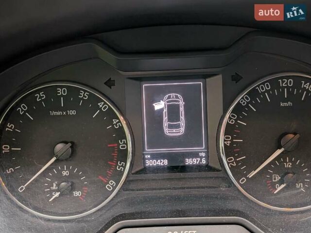 Белый Шкода Октавия, объемом двигателя 1.6 л и пробегом 299 тыс. км за 9000 $, фото 18 на Automoto.ua