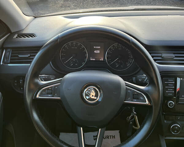 Белый Шкода Октавия, объемом двигателя 1.6 л и пробегом 307 тыс. км за 9900 $, фото 10 на Automoto.ua