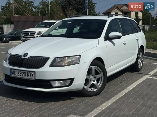 Білий Шкода Октавія, об'ємом двигуна 1.6 л та пробігом 248 тис. км за 10800 $, фото 2 на Automoto.ua