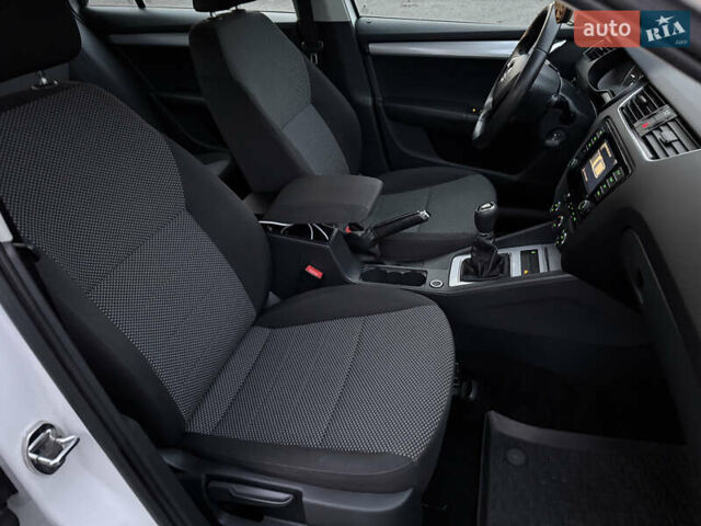 Белый Шкода Октавия, объемом двигателя 1.6 л и пробегом 283 тыс. км за 9800 $, фото 19 на Automoto.ua