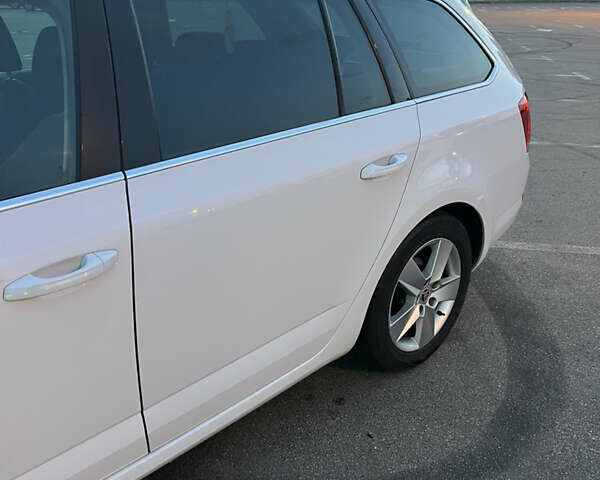 Белый Шкода Октавия, объемом двигателя 1.6 л и пробегом 243 тыс. км за 11000 $, фото 11 на Automoto.ua