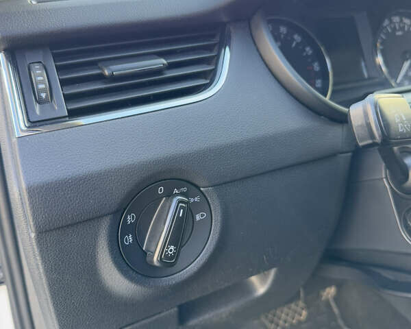 Білий Шкода Октавія, об'ємом двигуна 1.97 л та пробігом 225 тис. км за 12600 $, фото 37 на Automoto.ua