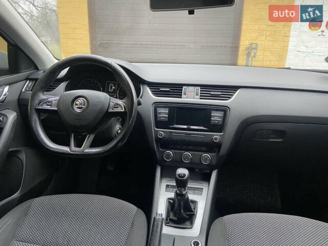 Белый Шкода Октавия, объемом двигателя 1.6 л и пробегом 273 тыс. км за 12399 $, фото 7 на Automoto.ua