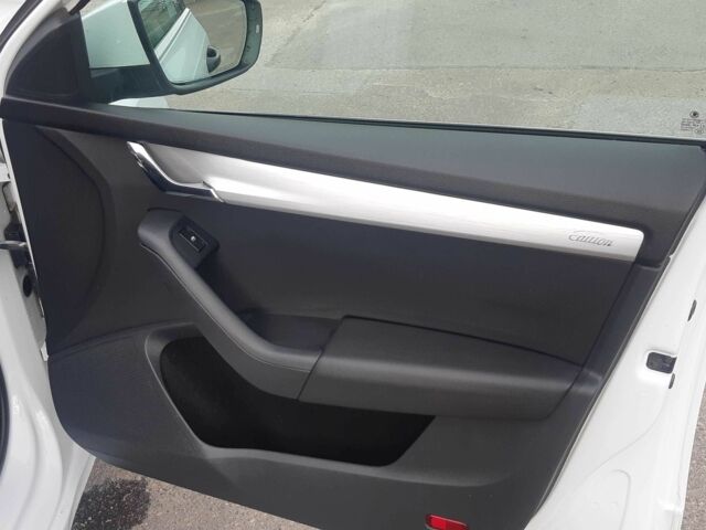 Белый Шкода Октавия, объемом двигателя 1.6 л и пробегом 317 тыс. км за 9100 $, фото 8 на Automoto.ua