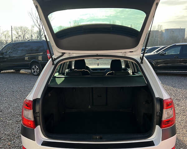 Белый Шкода Октавия, объемом двигателя 1.6 л и пробегом 307 тыс. км за 9900 $, фото 21 на Automoto.ua