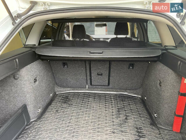 Белый Шкода Октавия, объемом двигателя 1.6 л и пробегом 273 тыс. км за 12399 $, фото 13 на Automoto.ua