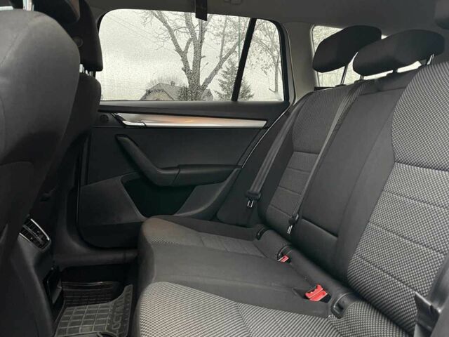 Белый Шкода Октавия, объемом двигателя 1.6 л и пробегом 260 тыс. км за 10999 $, фото 19 на Automoto.ua