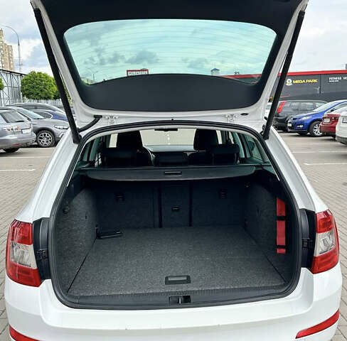 Белый Шкода Октавия, объемом двигателя 1.6 л и пробегом 278 тыс. км за 10900 $, фото 4 на Automoto.ua