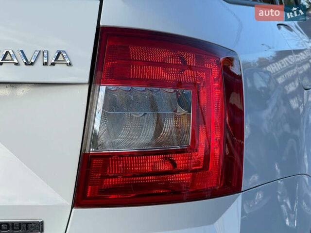 Білий Шкода Октавія, об'ємом двигуна 2 л та пробігом 234 тис. км за 14999 $, фото 31 на Automoto.ua
