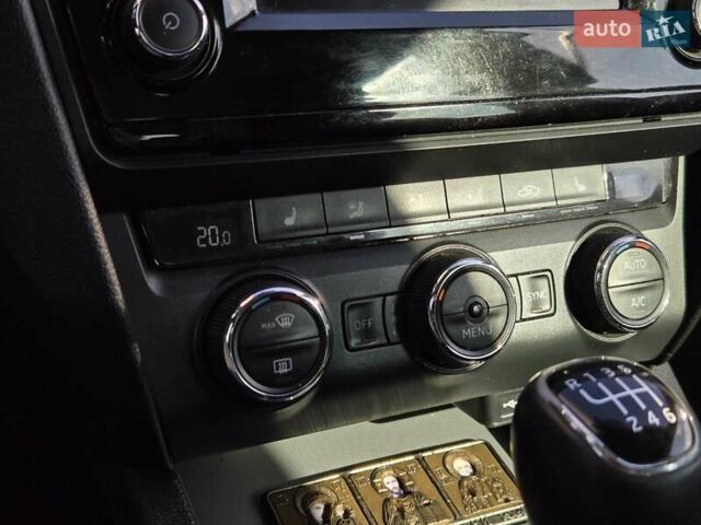 Белый Шкода Октавия, объемом двигателя 1.6 л и пробегом 305 тыс. км за 9200 $, фото 24 на Automoto.ua