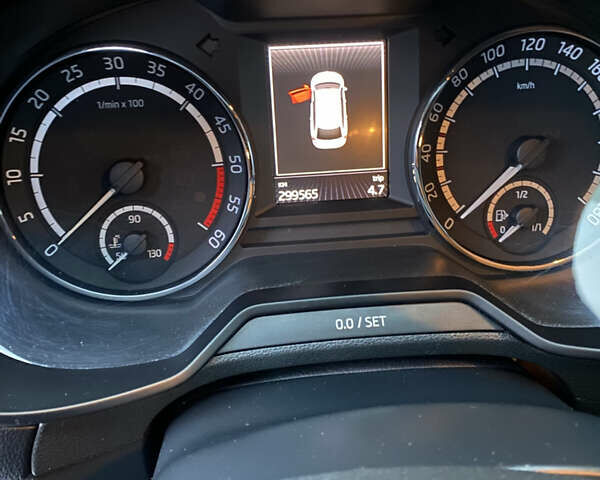 Белый Шкода Октавия, объемом двигателя 1.97 л и пробегом 300 тыс. км за 13200 $, фото 8 на Automoto.ua