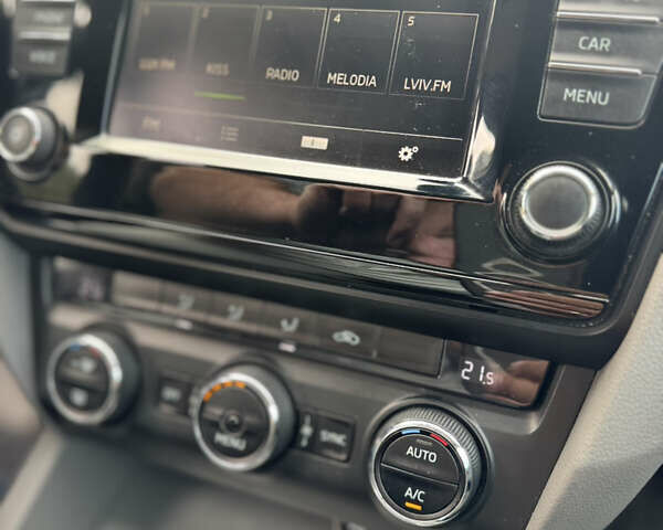 Белый Шкода Октавия, объемом двигателя 1.97 л и пробегом 400 тыс. км за 10450 $, фото 19 на Automoto.ua