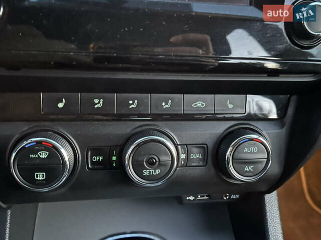 Белый Шкода Октавия, объемом двигателя 1.6 л и пробегом 243 тыс. км за 11000 $, фото 22 на Automoto.ua