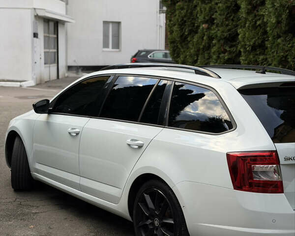 Шкода Октавия 2015 в Киеве на Automoto.ua Белый Шкода Октавия, объемом двигателя 2 л и пробегом 297 тыс. км за 12000 $, фото 11 на Automoto.ua