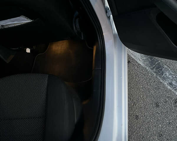 Белый Шкода Октавия, объемом двигателя 1.6 л и пробегом 243 тыс. км за 11000 $, фото 16 на Automoto.ua