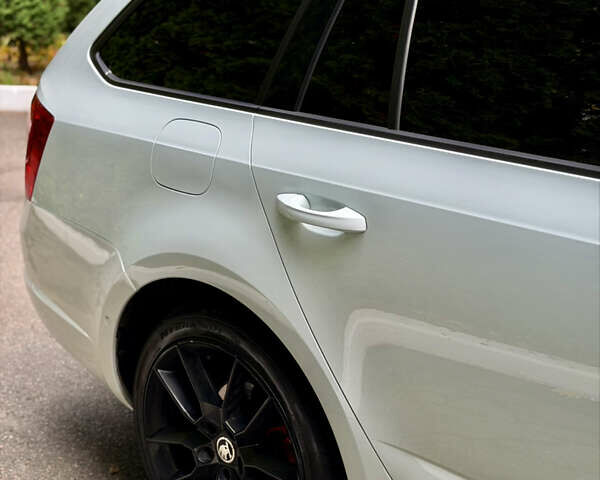 Шкода Октавия 2015 в Киеве на Automoto.ua Белый Шкода Октавия, объемом двигателя 2 л и пробегом 297 тыс. км за 12000 $, фото 13 на Automoto.ua