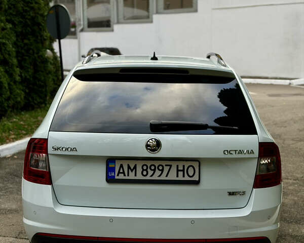 Шкода Октавия 2015 в Киеве на Automoto.ua Белый Шкода Октавия, объемом двигателя 2 л и пробегом 297 тыс. км за 12000 $, фото 12 на Automoto.ua