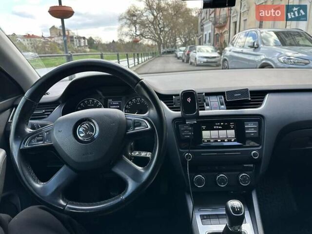 Белый Шкода Октавия, объемом двигателя 1.6 л и пробегом 299 тыс. км за 9000 $, фото 3 на Automoto.ua