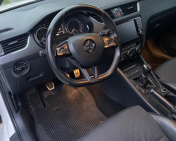 Белый Шкода Октавия, объемом двигателя 1.97 л и пробегом 300 тыс. км за 13200 $, фото 5 на Automoto.ua